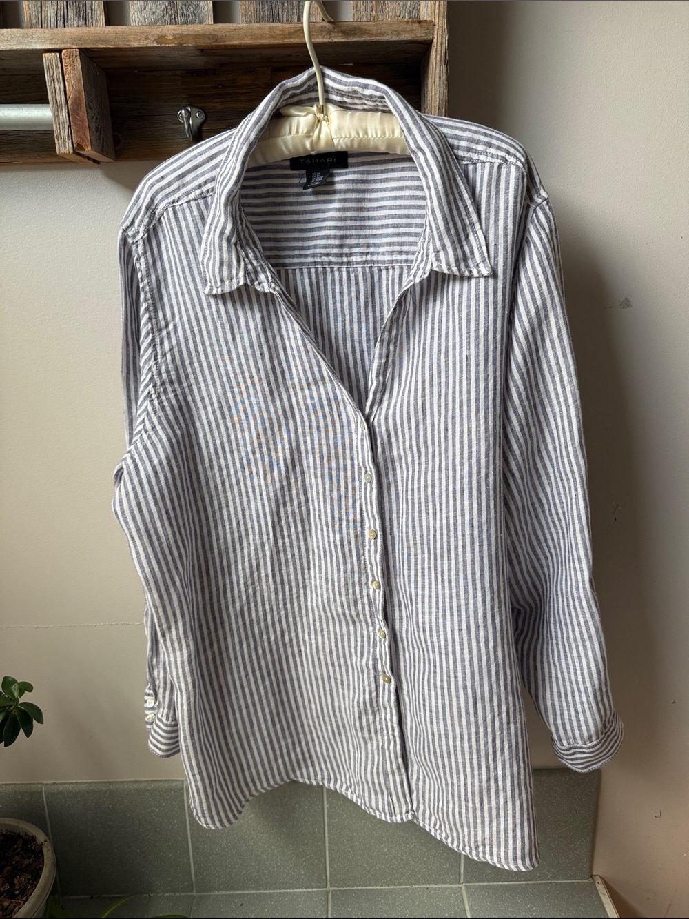 Tahari Gray and White Striped Linen Button-Down Shirt Women’s 3x